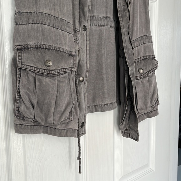 Max jeans size small vest - Picture 2 of 3